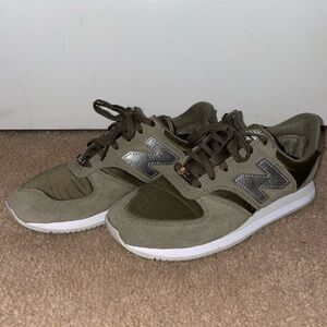 New Balance 420 Sneakers